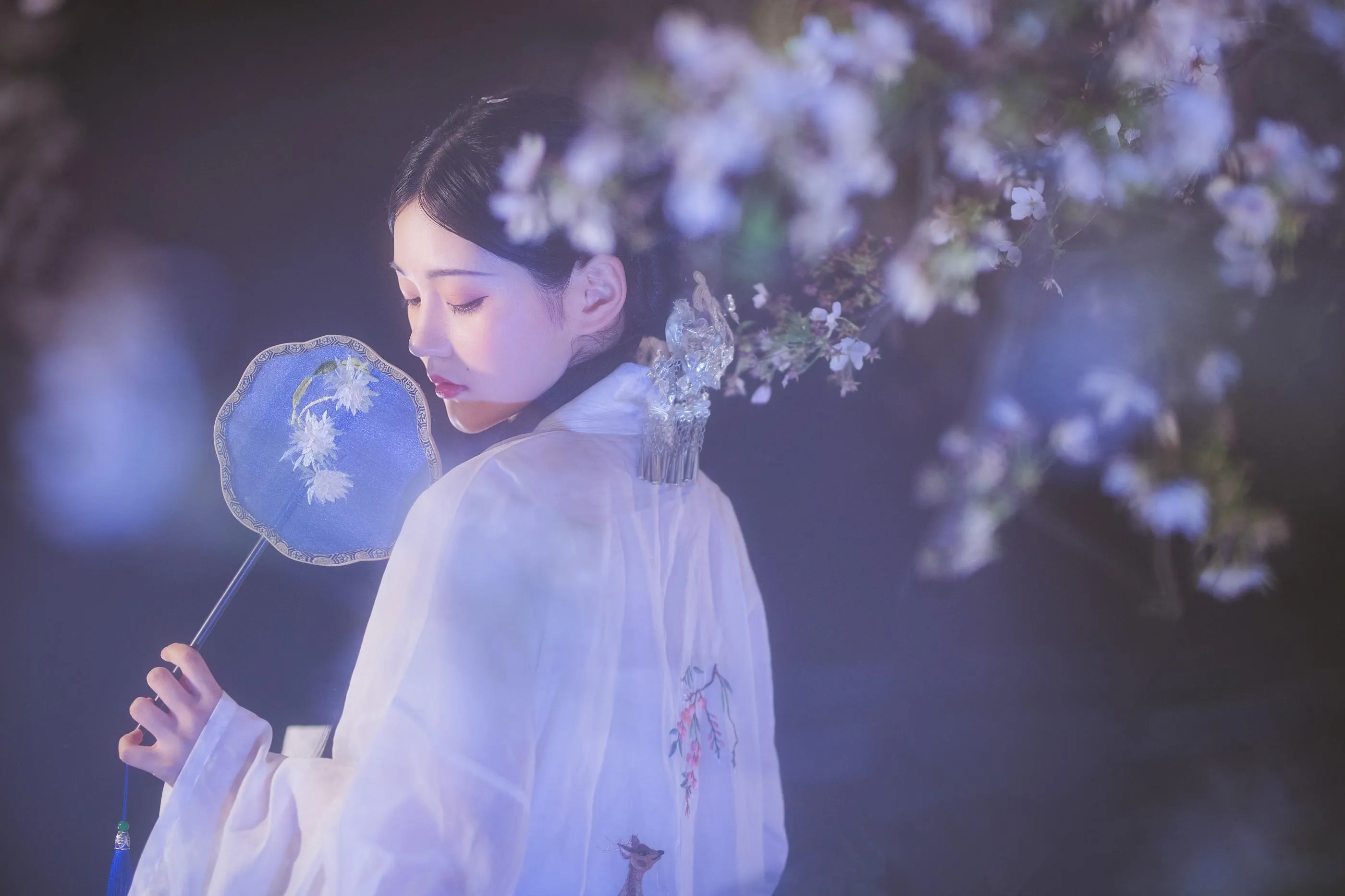 [艺图语] 2022.05.11 梦遣看花人 吴莹琨琨 [22P]插图4